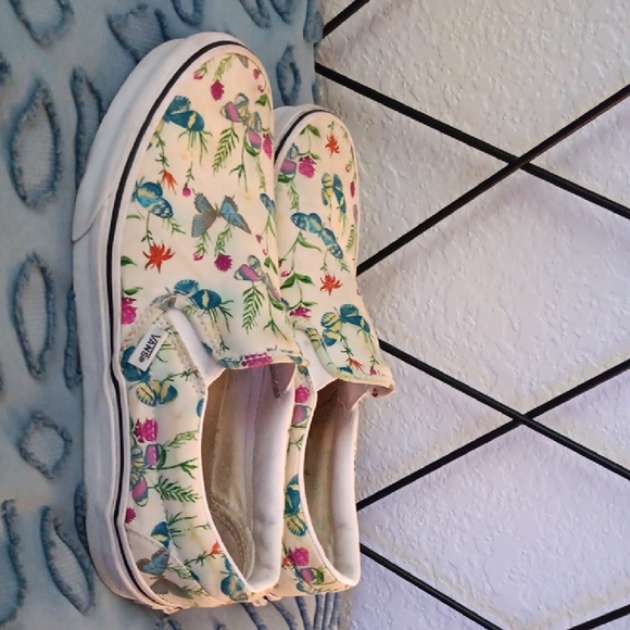 Vans $20 or make a offer. White and Blue Sneakers Classic Canvas Style - Picture 3 of 11